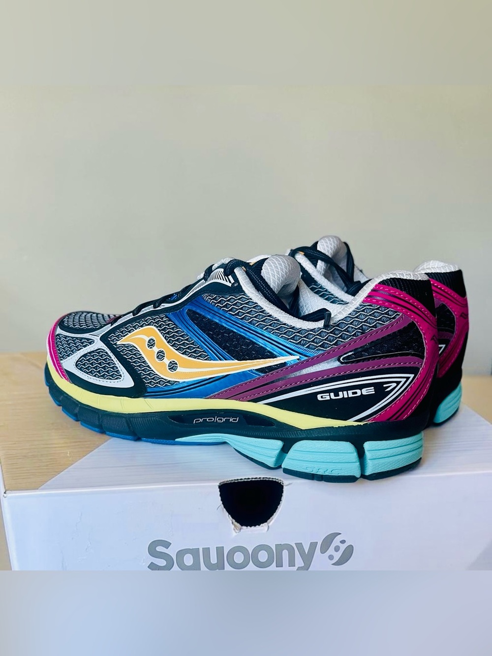 Saucony Progrid Guide 7 Running Shoes Size 10 men/ 11.5 women NEW with box
